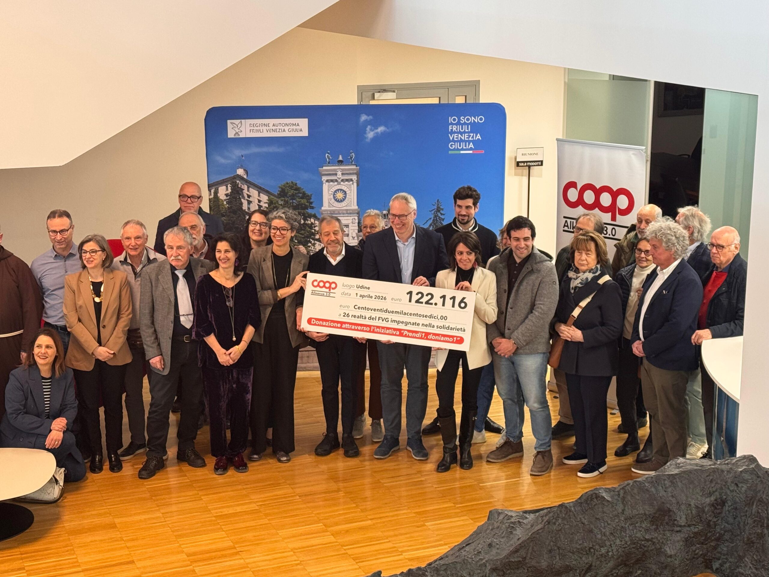 Coop Alleanza 3.0 e solidarietà: donati 122mila euro e 2.500 panettoni a realtà della regione che si occupano di persone in difficoltà